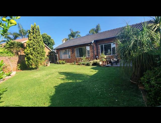 3 BEDROOM TOWNHOUSE FOR SALE IN ROOIHUISKRAAL NORTH
